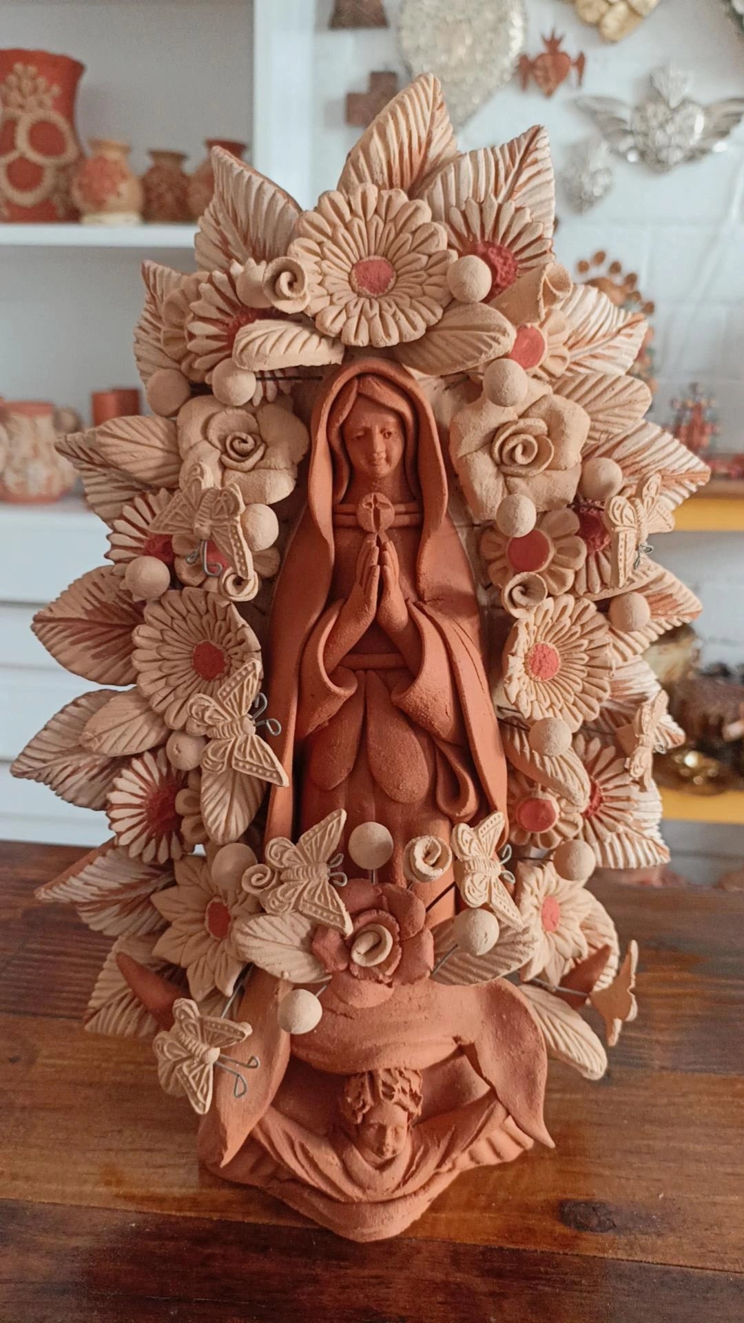 Virgen de Guadalupe 33 cms colores neutros Metepec