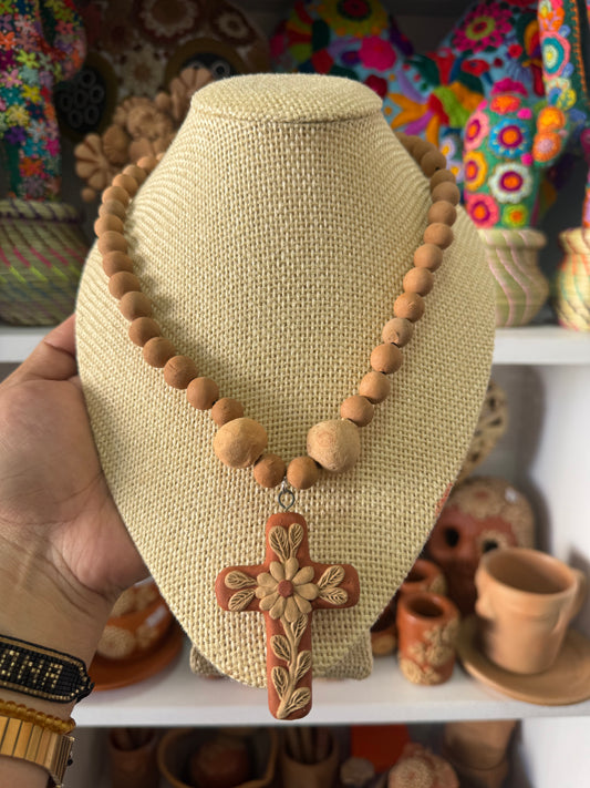 Collar de cruz de barro atzompa joyería