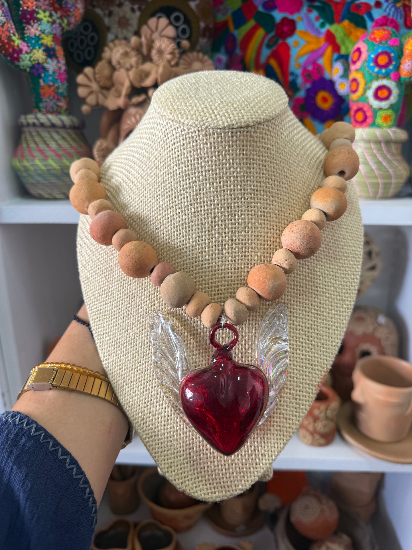 Collar de corazón de barro y vidrio soplado joyería