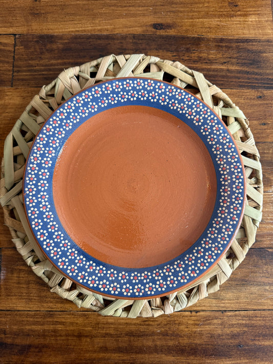 Plato de 26 cms orilla azul Capula mi tierra