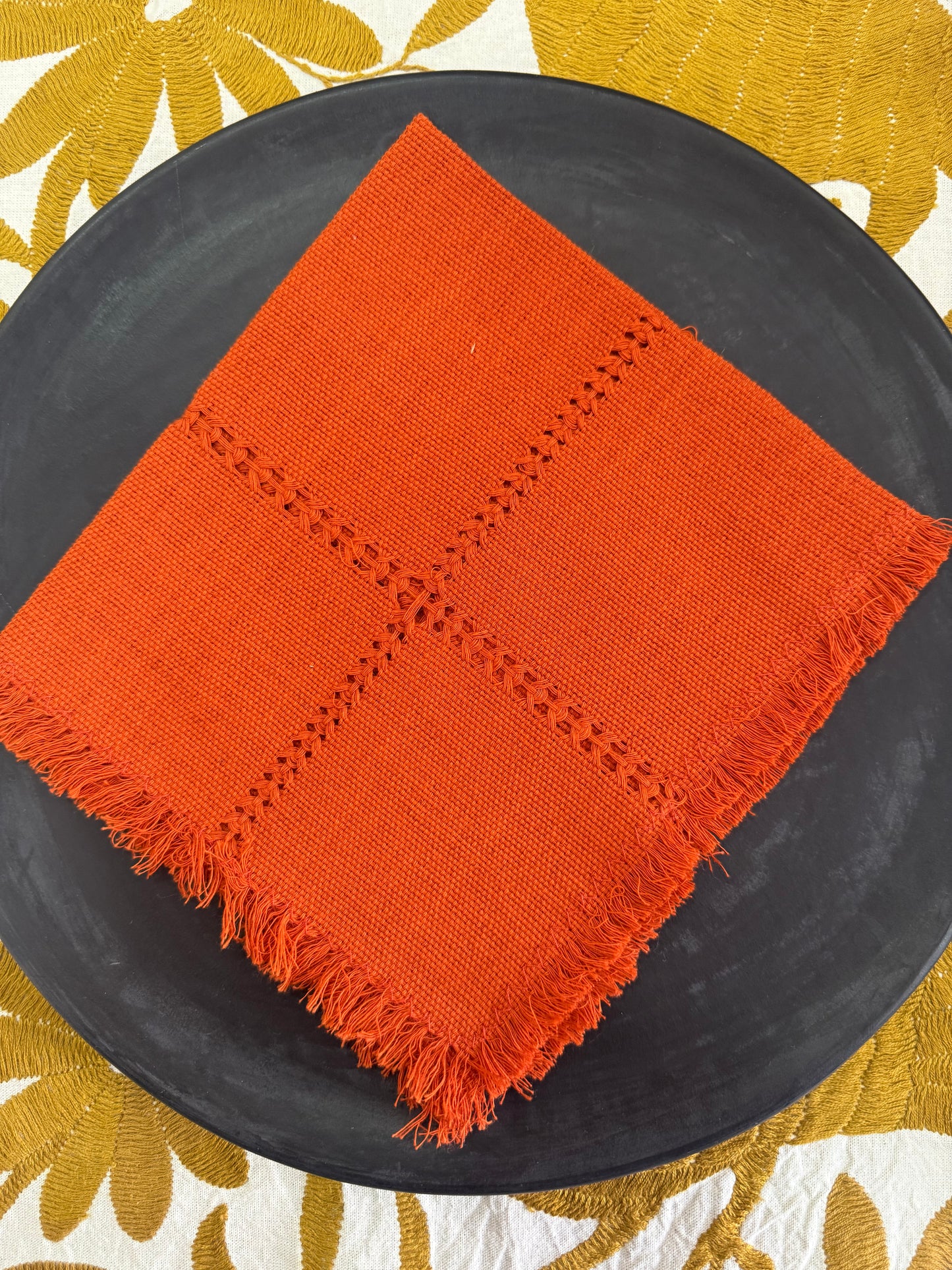 Par de Servilleta deshilada naranja mesa con blanco de telar de pedal