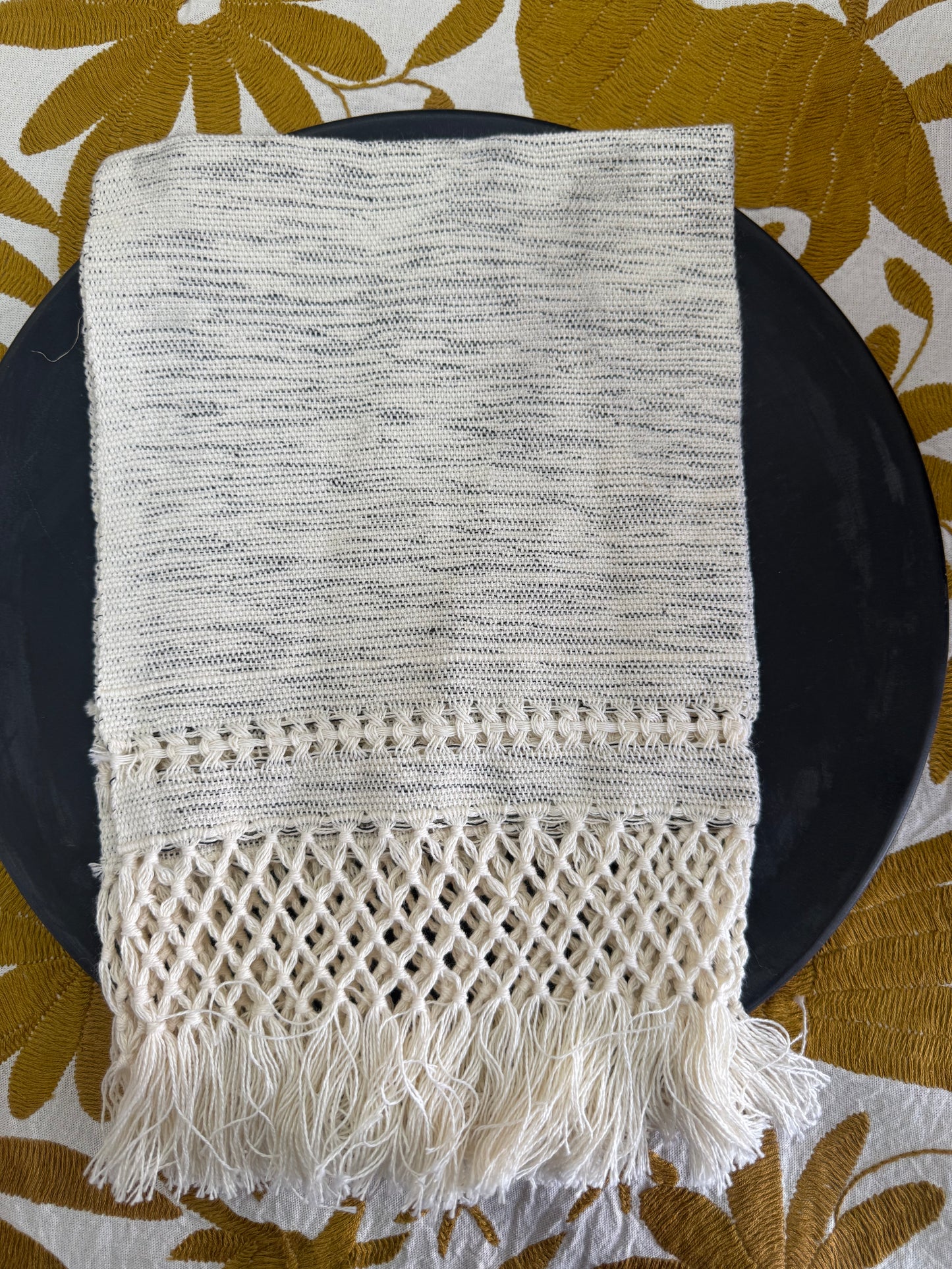 Par de Servilleta deshilada de una línea negro de telar de pedal mesa