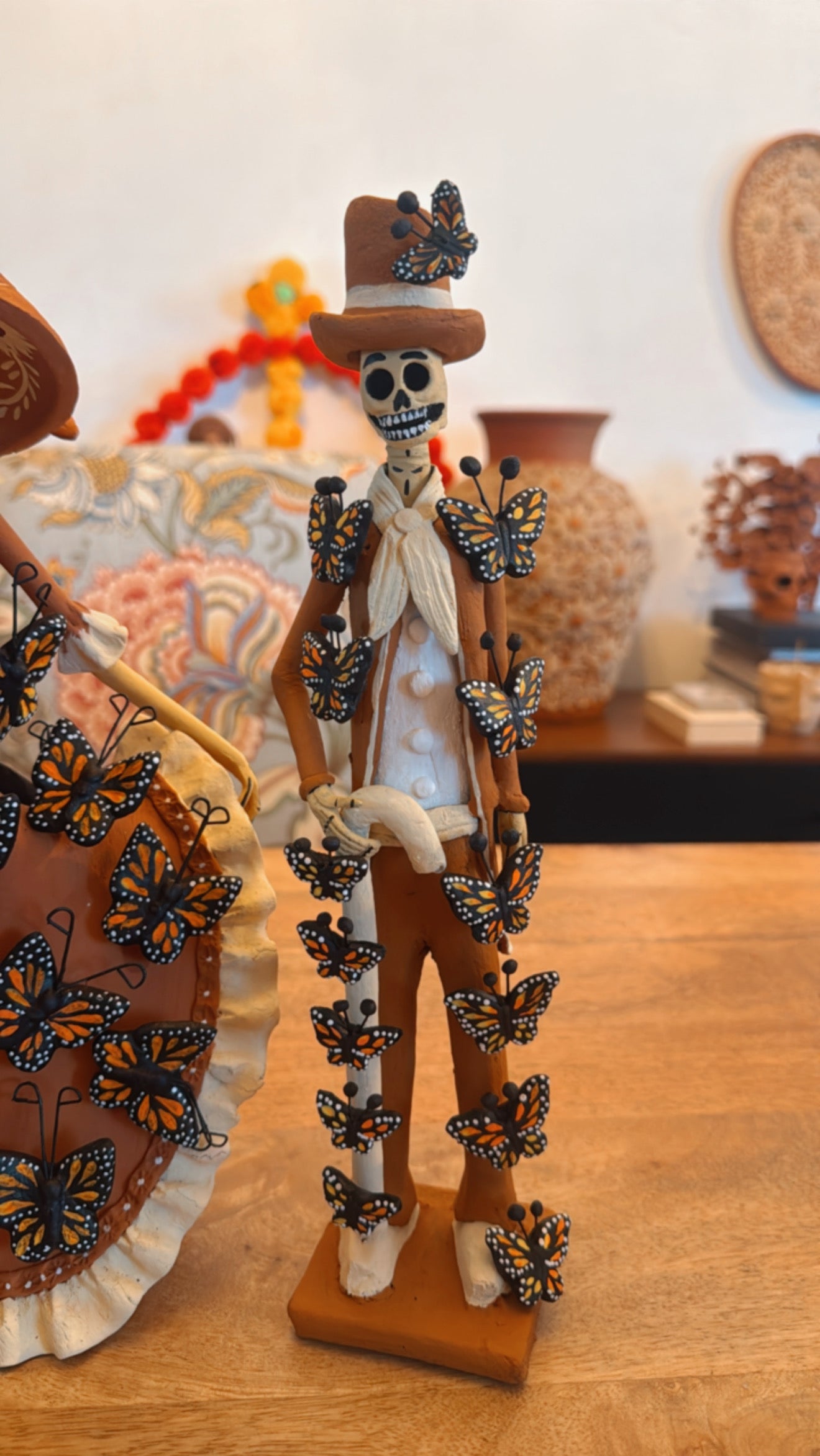 Catrín bastón y mariposas noche de ánimas