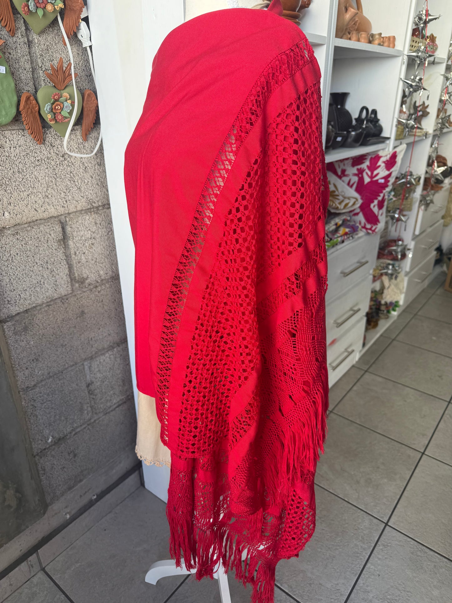 Rebozo rojo deshilado modelo 1