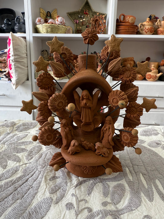 Nacimiento estilo árbol tonos neutros Metepec navidad