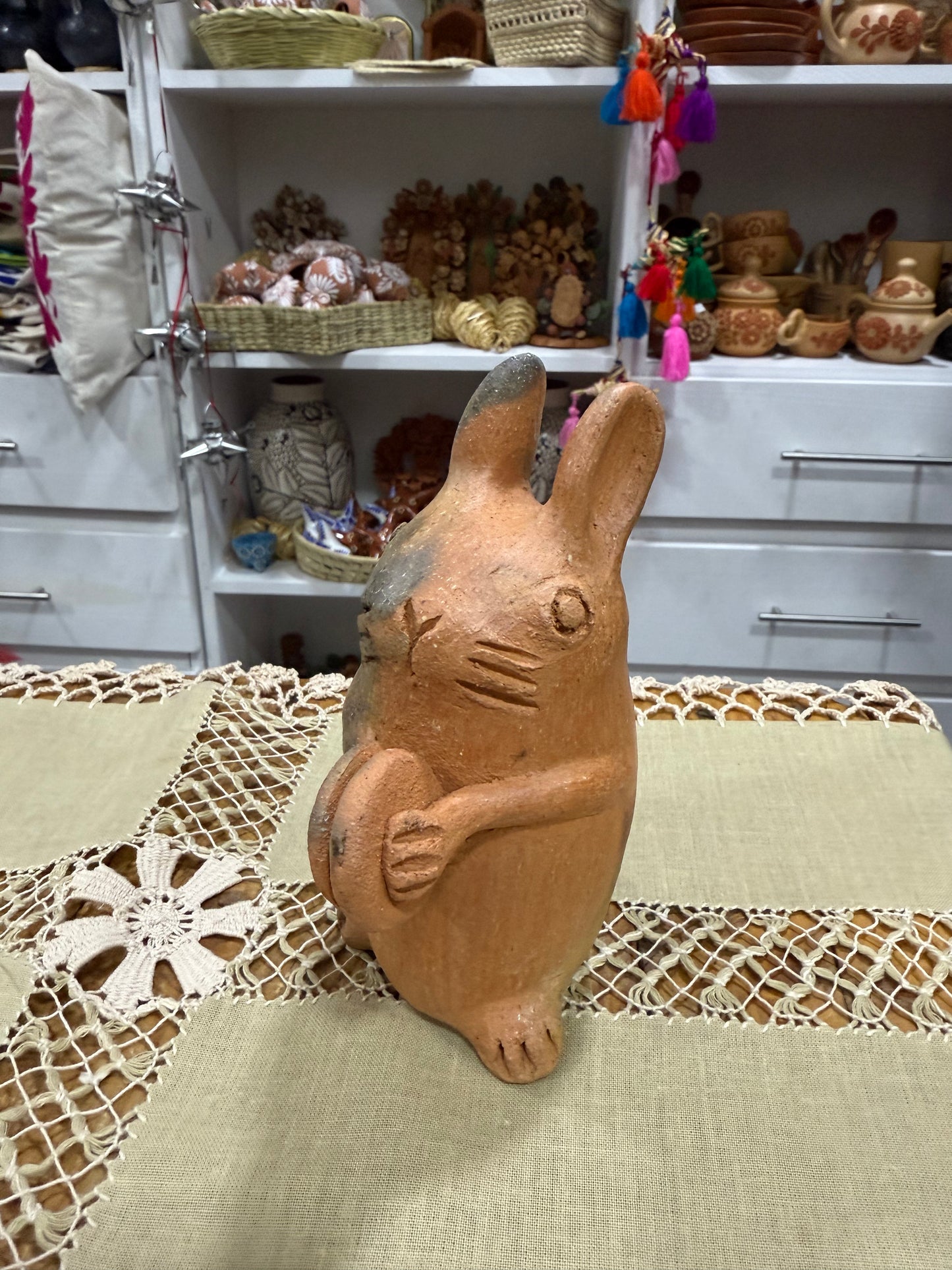 Conejito de platos de barro mixe