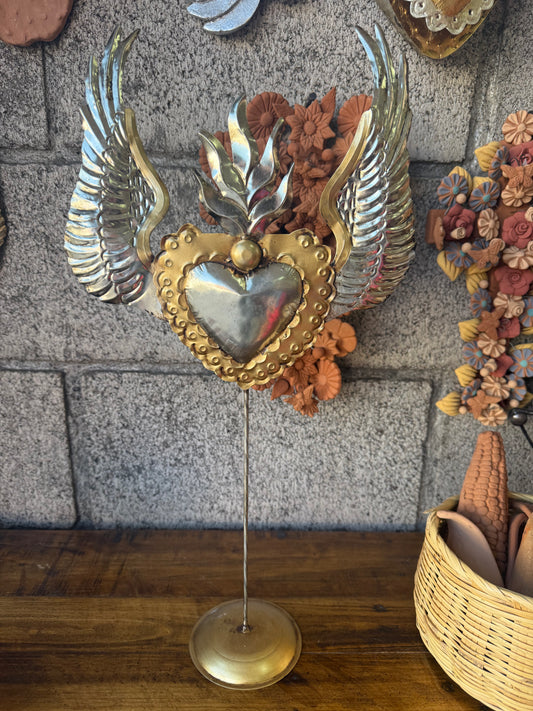 Corazón de latón decorativo plateado