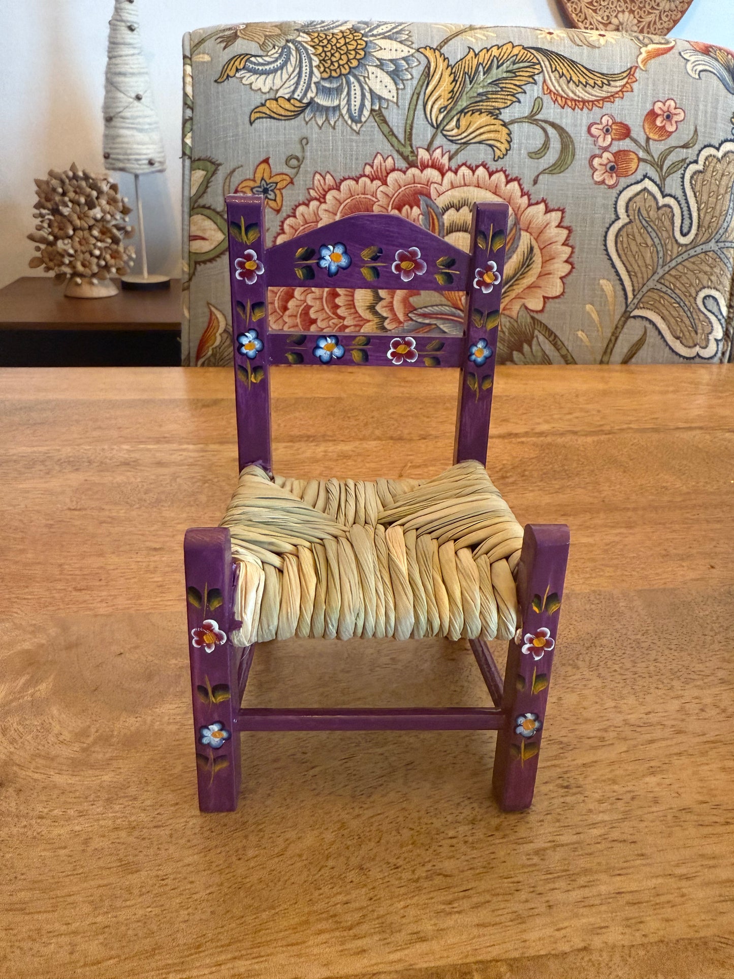 Silla de madera lila 15 Cms de alto