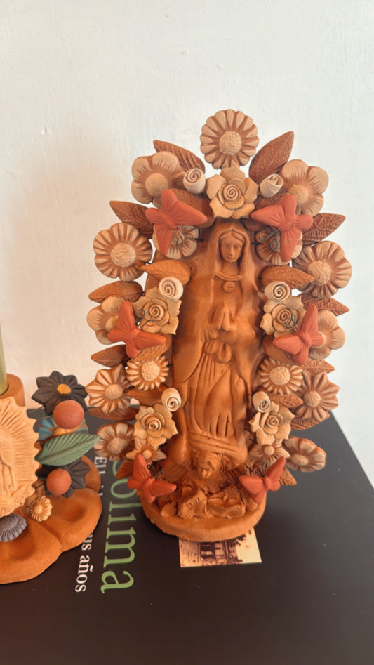Virgen de Guadalupe beige con rojo Metepec
