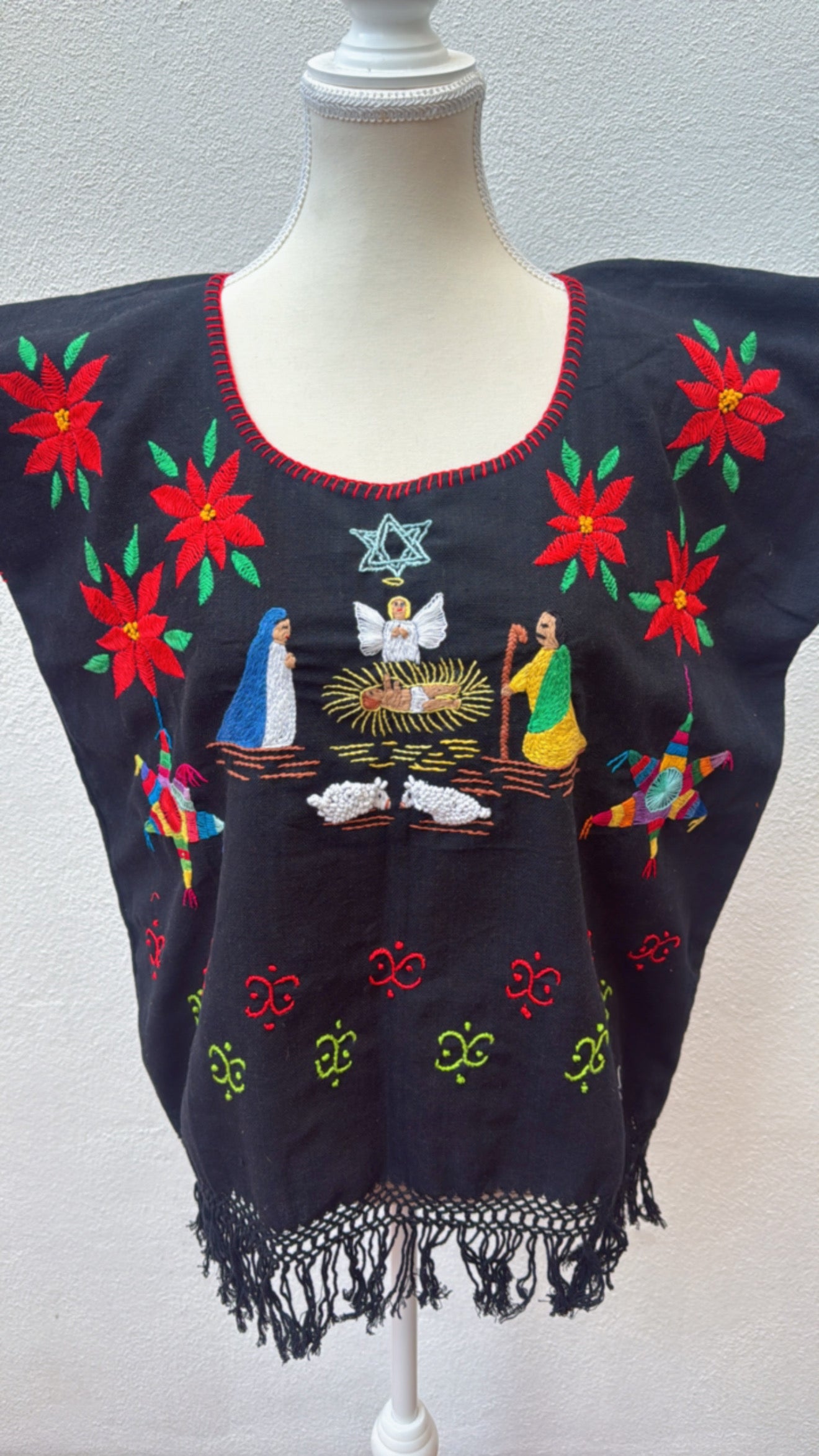 Blusa talla grande de Navidad color negro Tzintzuntzan mujer