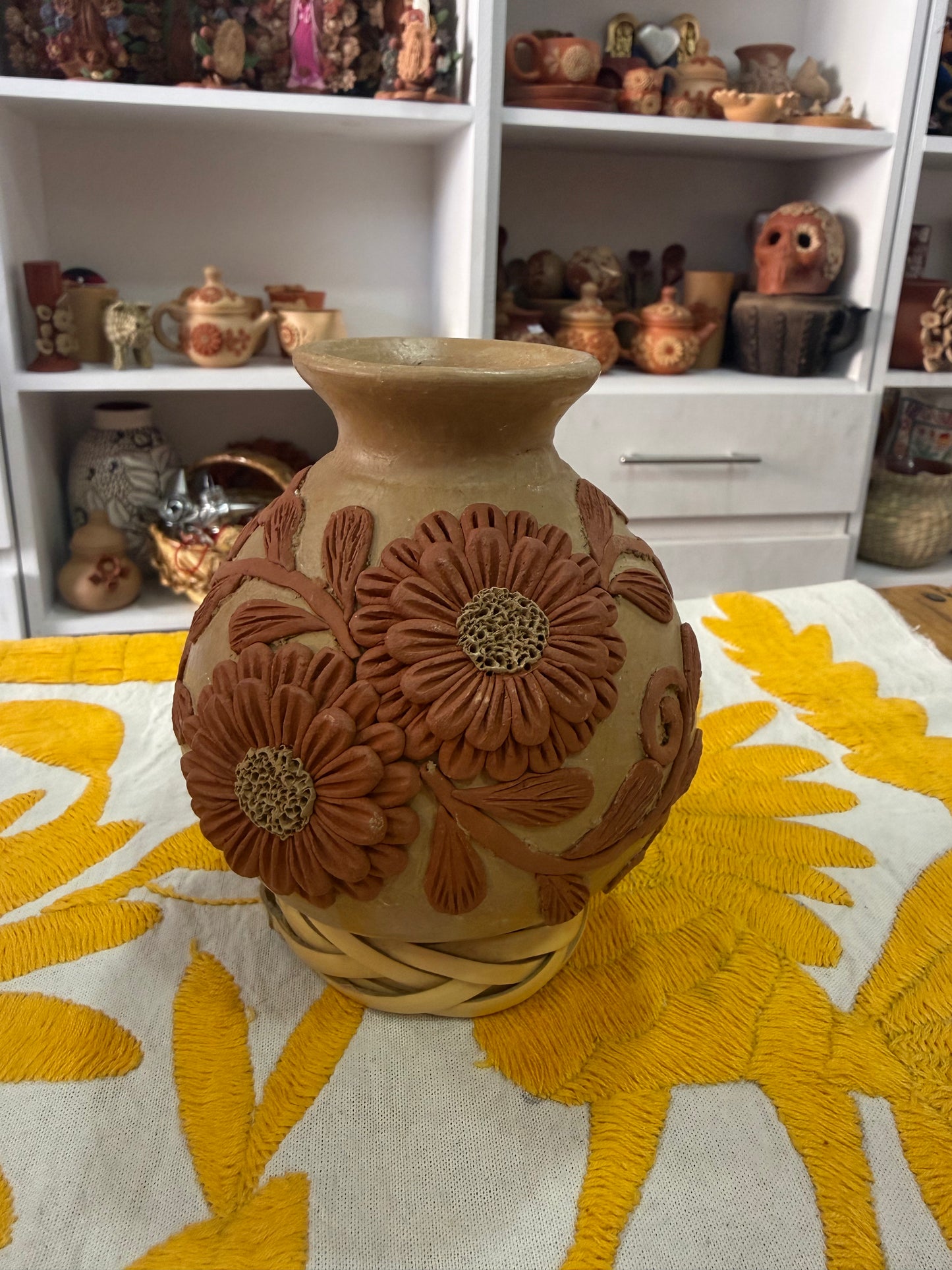 Jarroncito bordado natural modelo 2 Atzompa