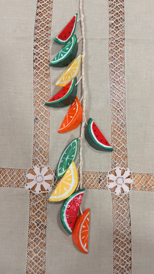 Ristra de cítricos de papel maché