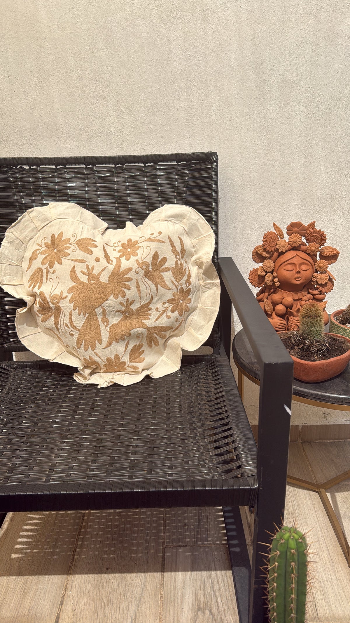 Funda otomí corazón beige modelo 1