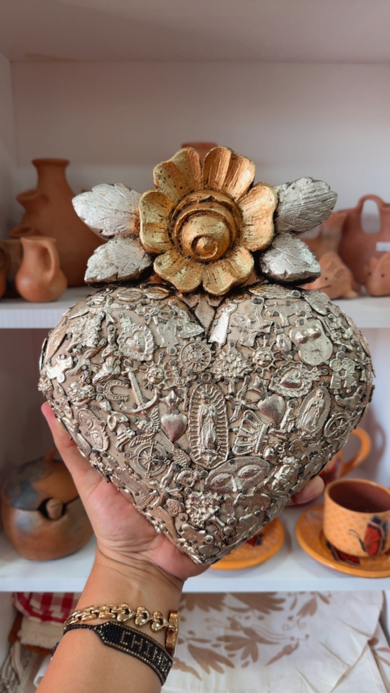 Corazón de madera Virgen con rosas