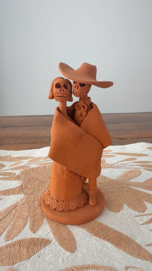Pareja con rebozo muertos amor eterno