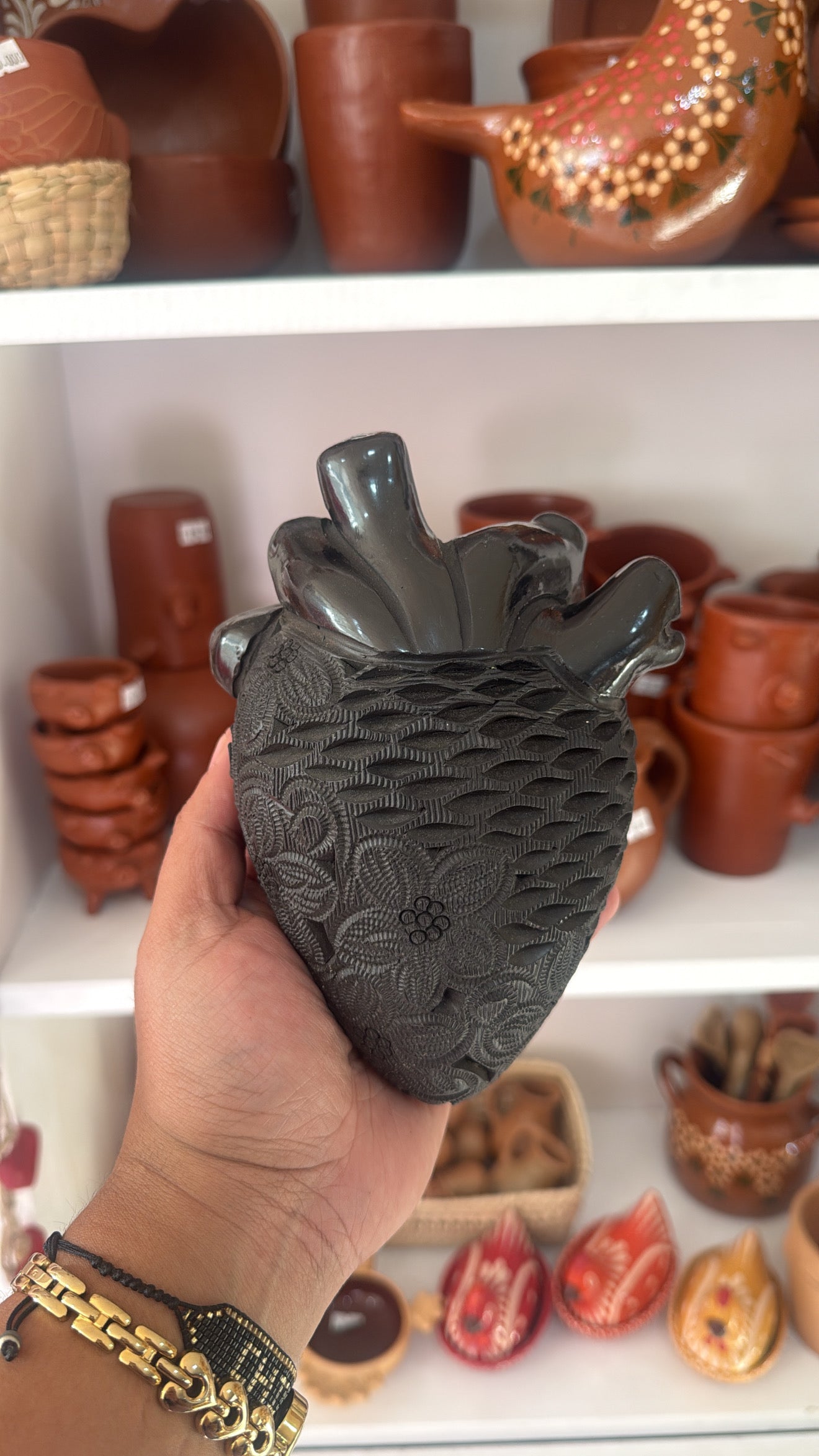 Corazón de barro negro para pared