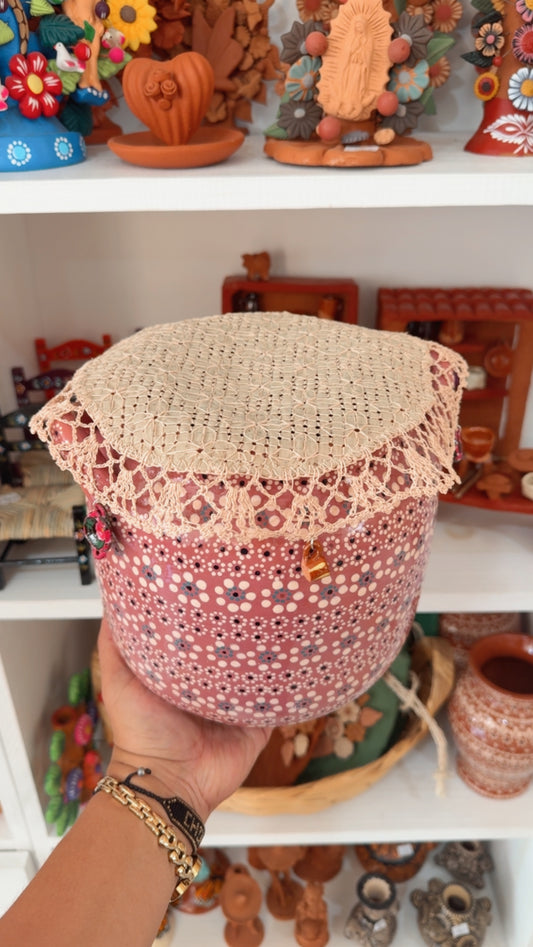 Cubre olla o cubrejarra  deshilado beige