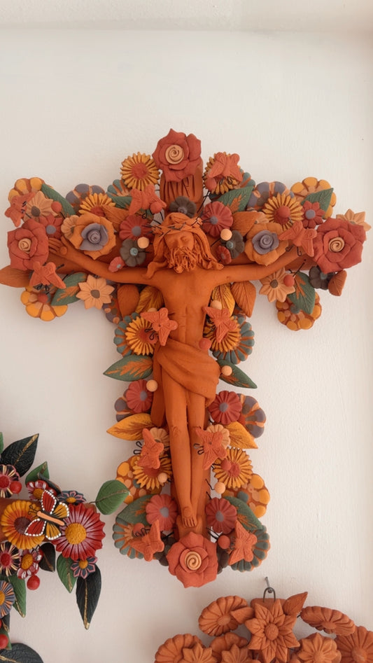 Jesucristo en la Cruz 40 cms colores Metepec