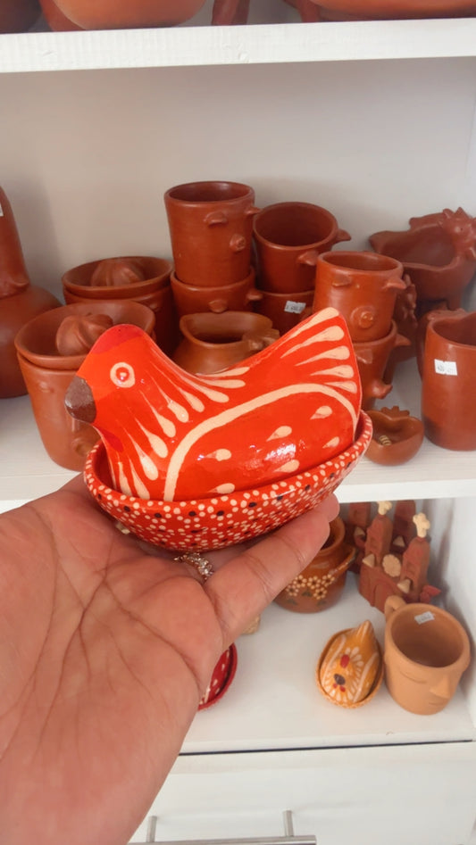 Gallina chiquita naranja mantequillera primavera