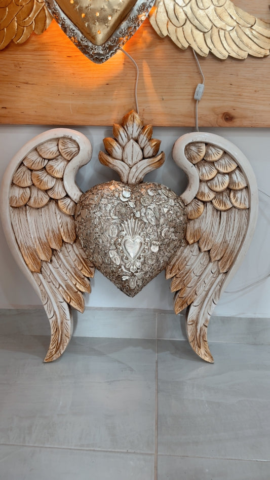 Corazón de madera jumbo natural con milagritos y alas