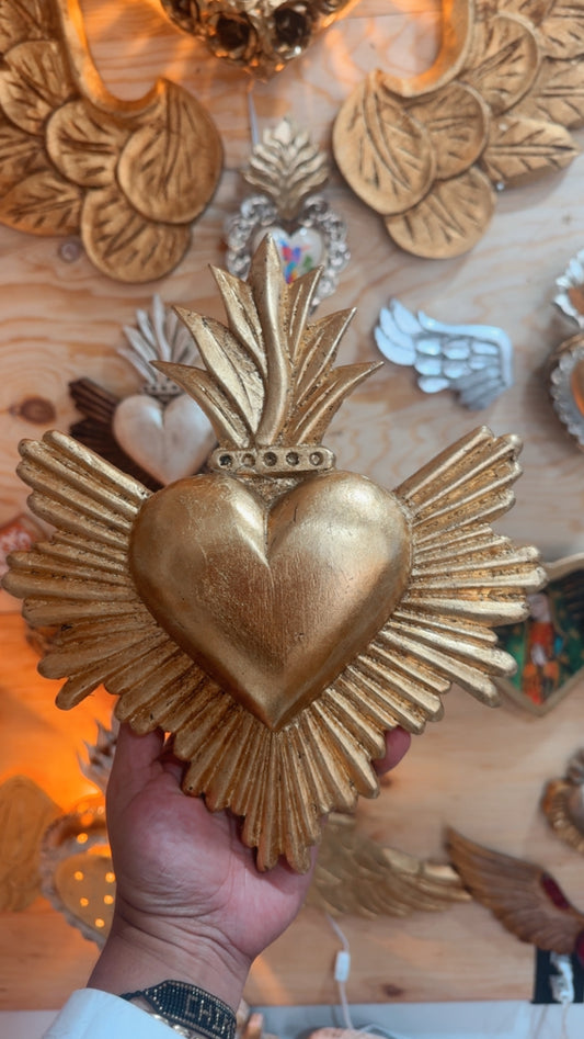 Corazón de madera resplandor oro