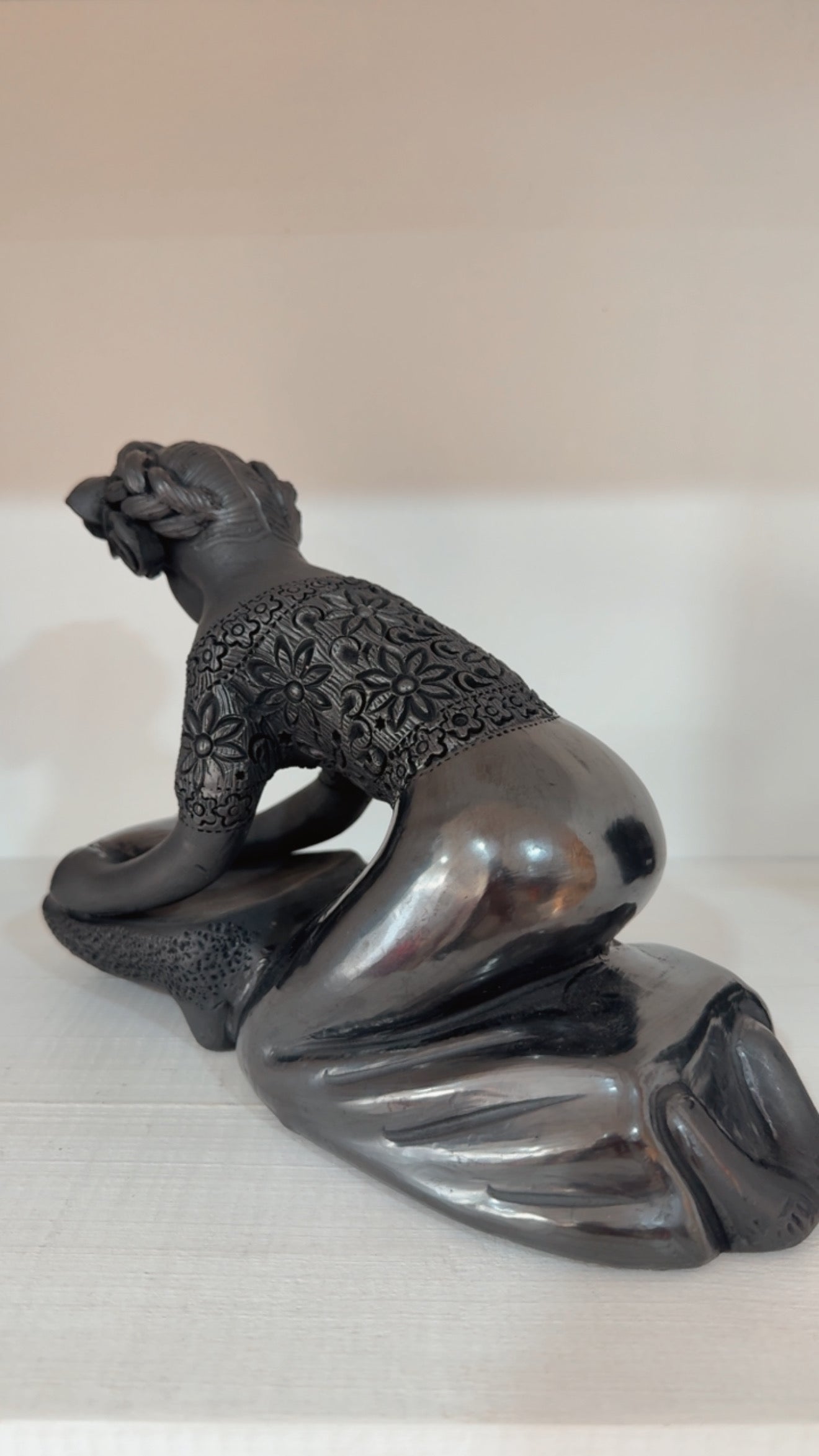 Figura de metate de barro negro 3