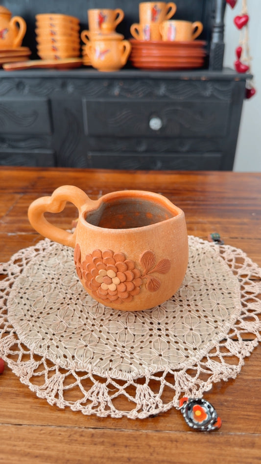 Taza de corazón natural asa de corazón Atzompa