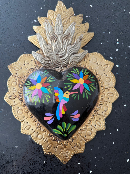 Corazón de latón mediano otomí negro