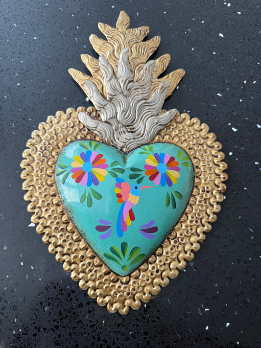 Corazón de latón mediano otomí turquesa