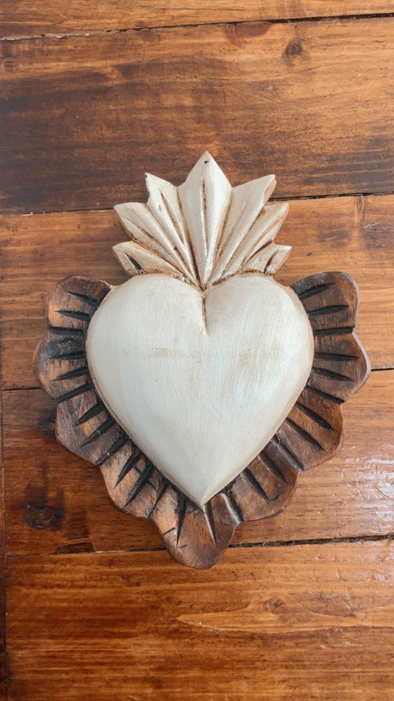 Corazón de madera natural con olan