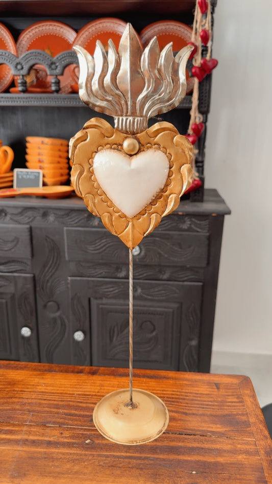 Corazón de latón de pie modelo 1