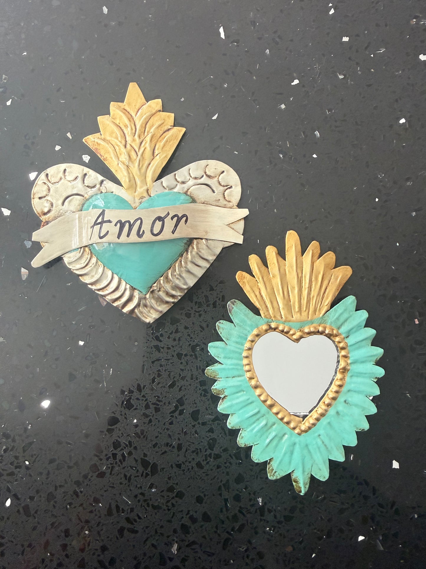 Set de 2 mini corazones de latón de 9 cms de alto modelo 3