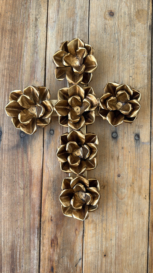 Cruz con corazón de latón Rosas Oro