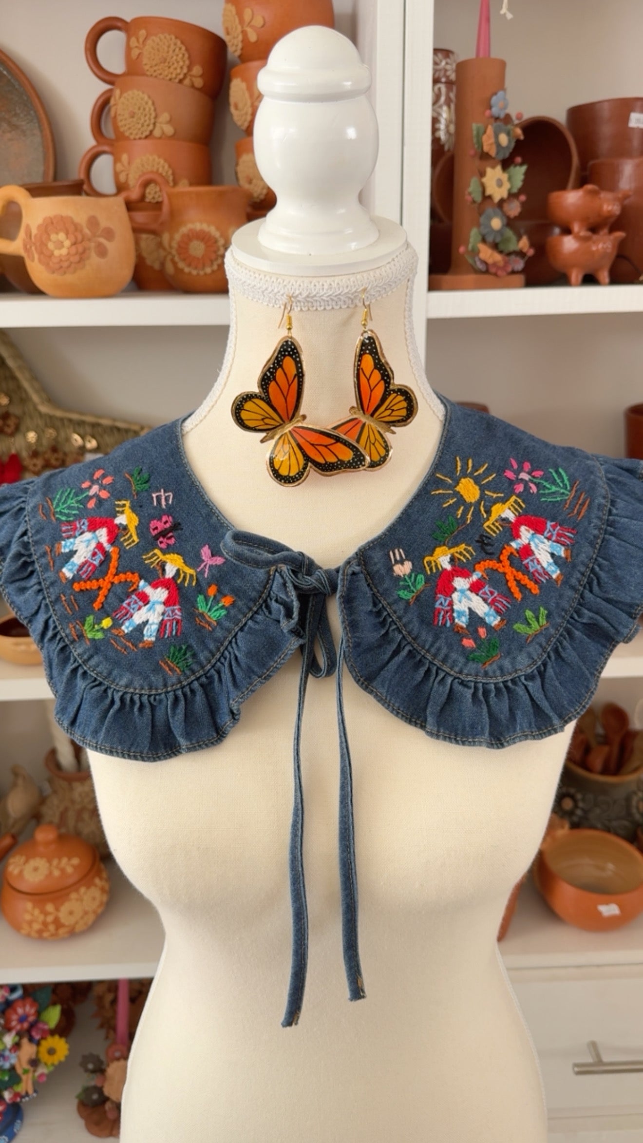 Cuello para blusa bordado viejitos Tzintzuntzan mujer