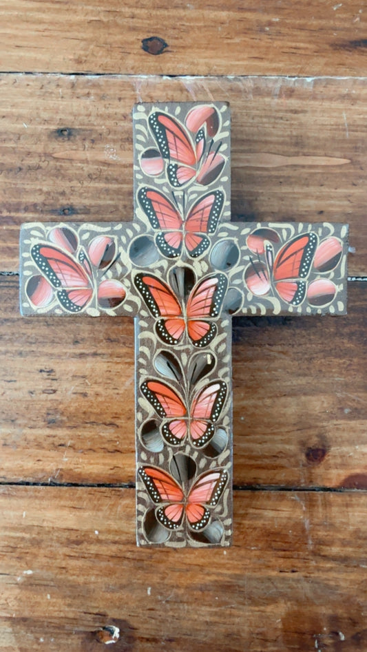 Cruz de madera mariposas de laca