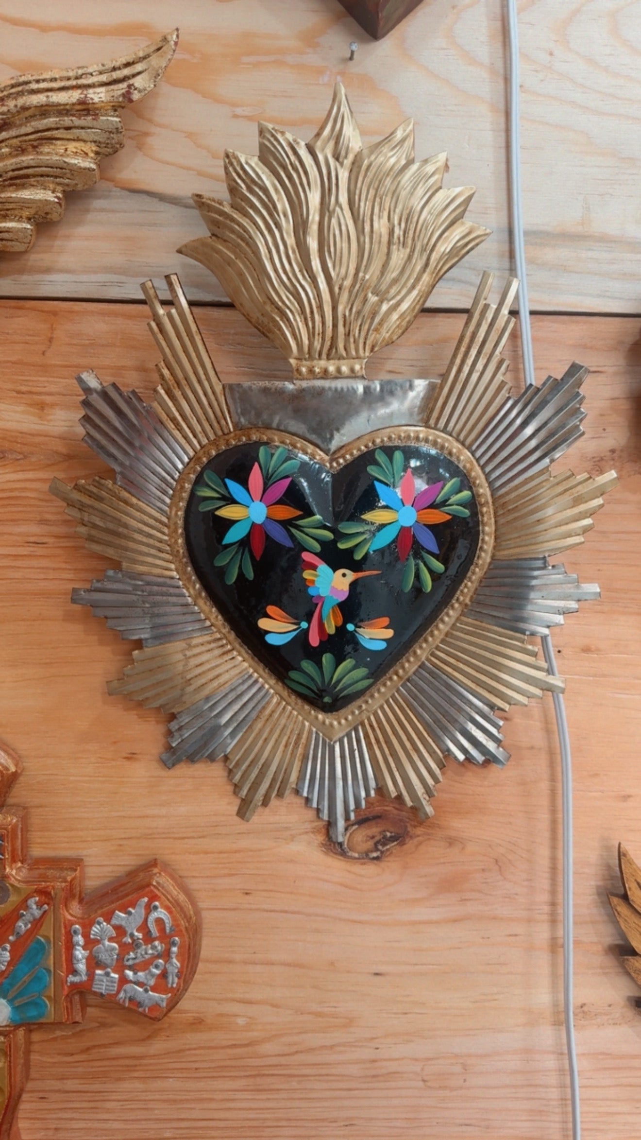 Corazón de latón grande otomí negro