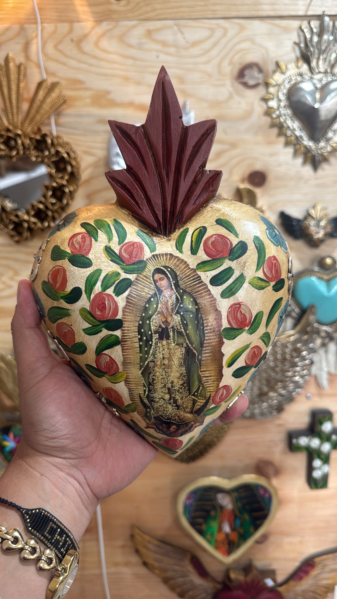 Corazón de madera Virgen con rosas