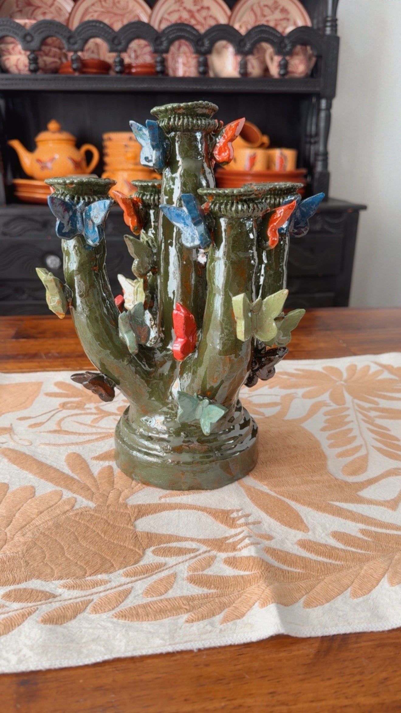 Candelero de nopal cactus con mariposas