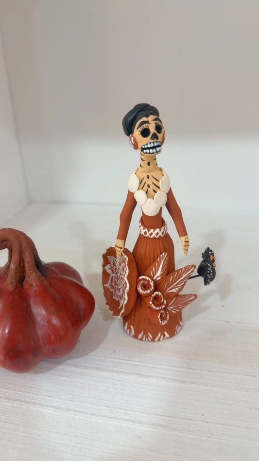Catrina miniatura con plato 2 noche de muertos