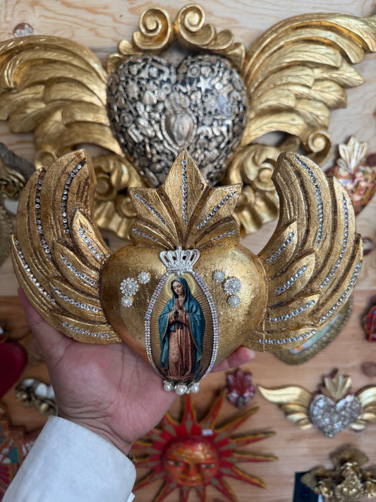 Corazón de madera Virgen de Guadalupe con alas