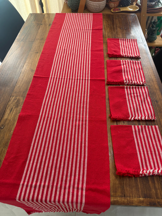 Camino de mesa con servilletas rojo con blanco México