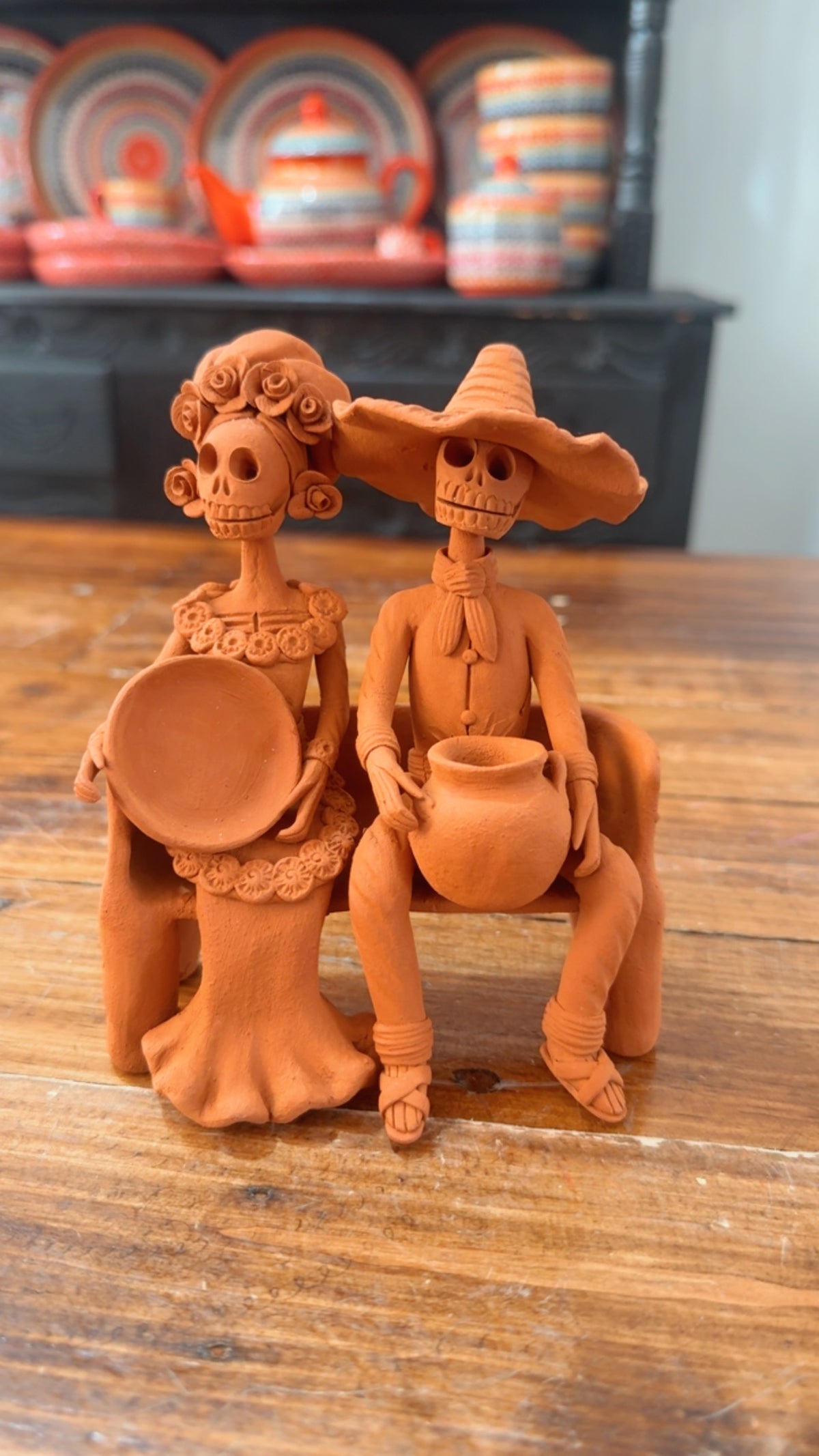 Pareja de catrines sentada con flores olla colección noche de ánimas amor eterno