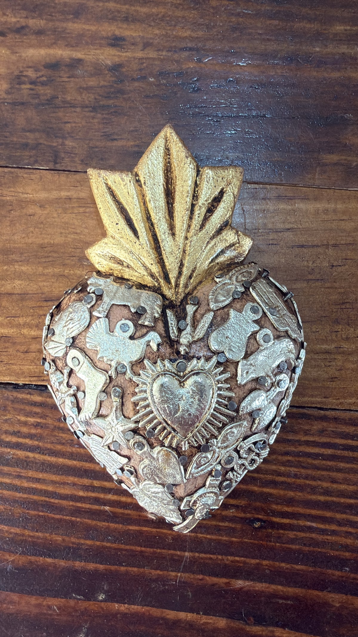 Corazoncito beige de madera al natural resplandor dorado (copia)
