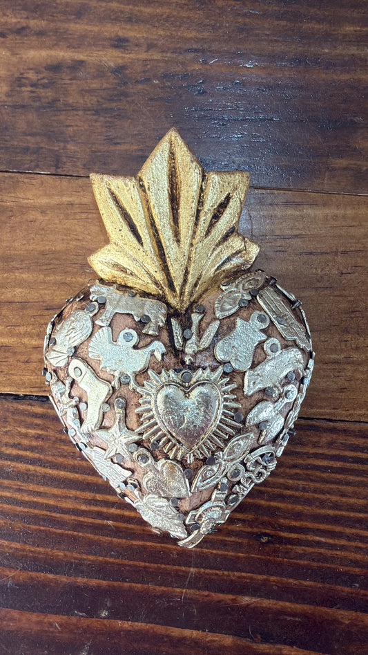 Corazoncito beige de madera al natural resplandor dorado (copia)
