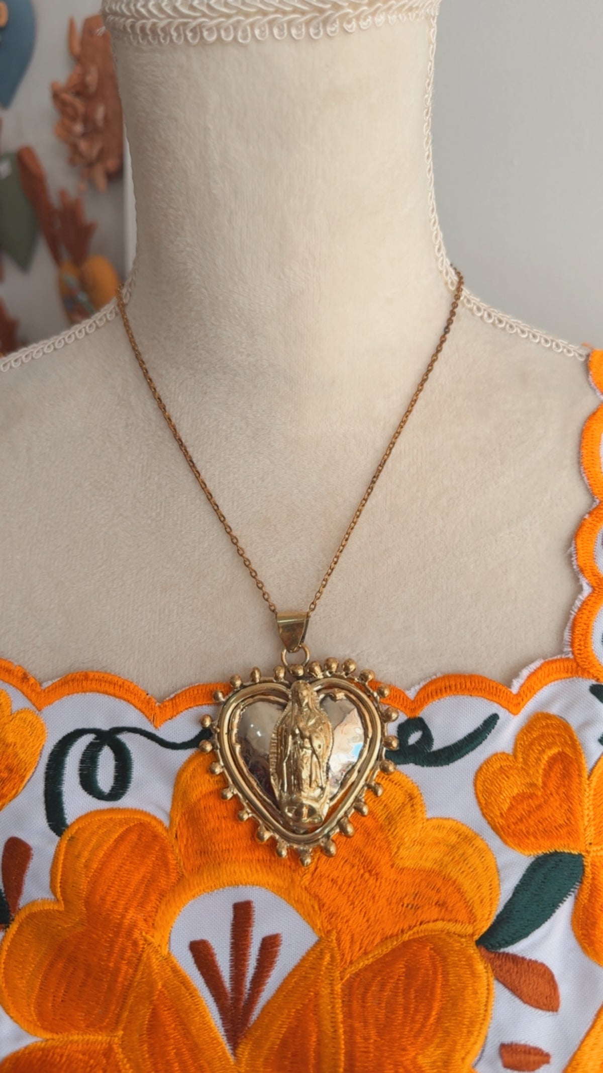 Collar de Corazón Virgen joyería
