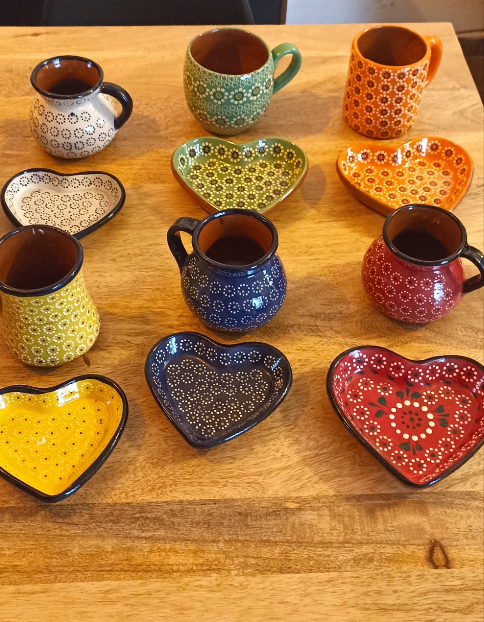 Set de taza con plato de corazón colors