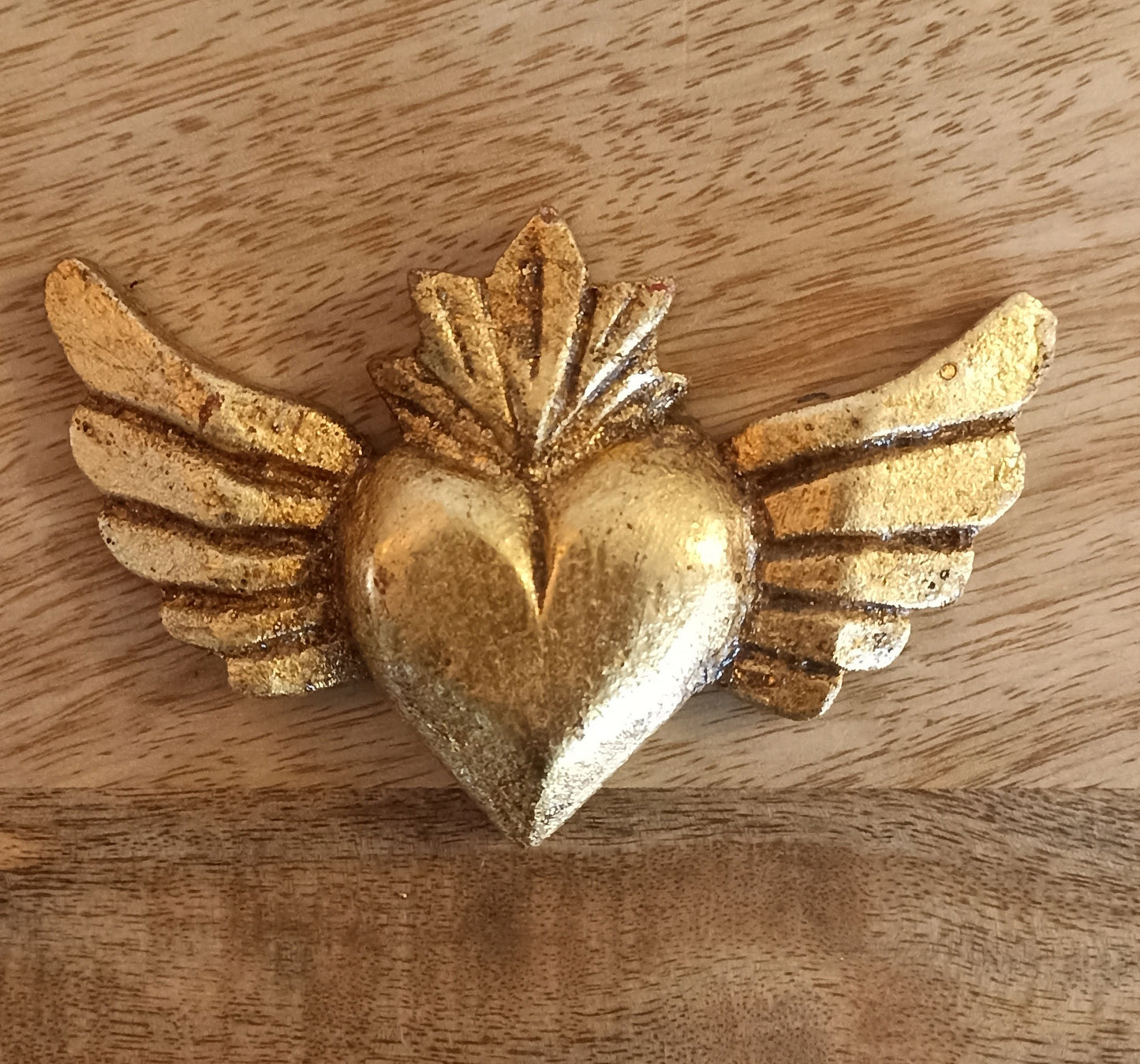 Corazoncito dorado de madera