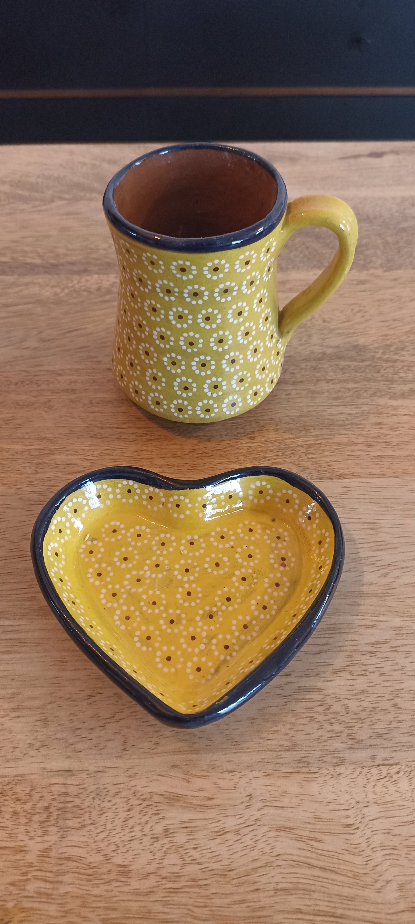 Set de taza con plato de corazón colors