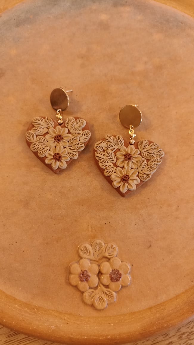 Aretes de barro bordado de corazón grande Atzompa