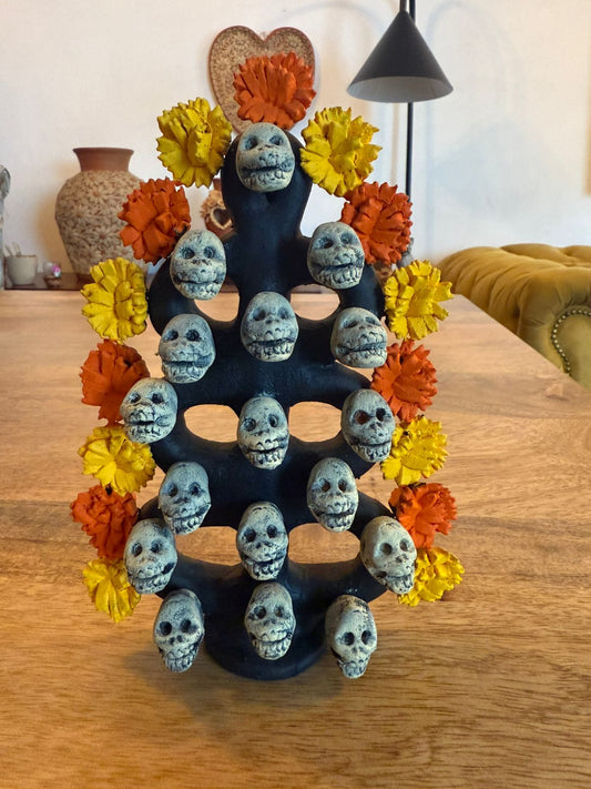 Árbol grande noche de ánimas
